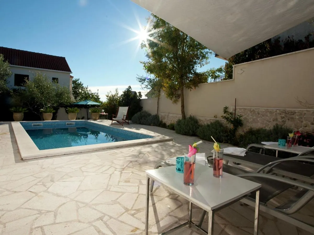 Picturesque Holiday Home In Okrug Gornji By The Beach Trogir Croácia