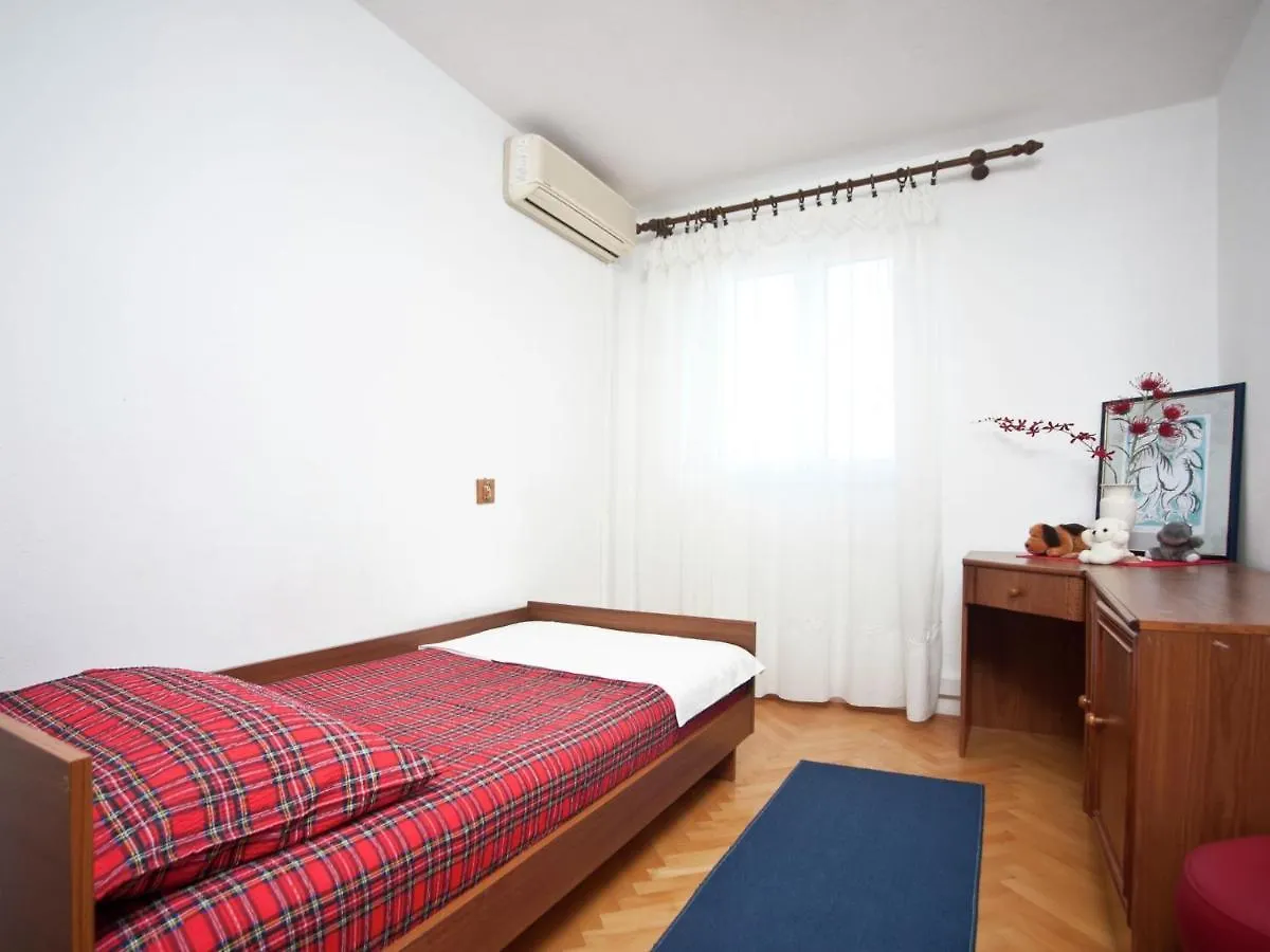 Picturesque Holiday Home In Okrug Gornji By The Beach Trogir
