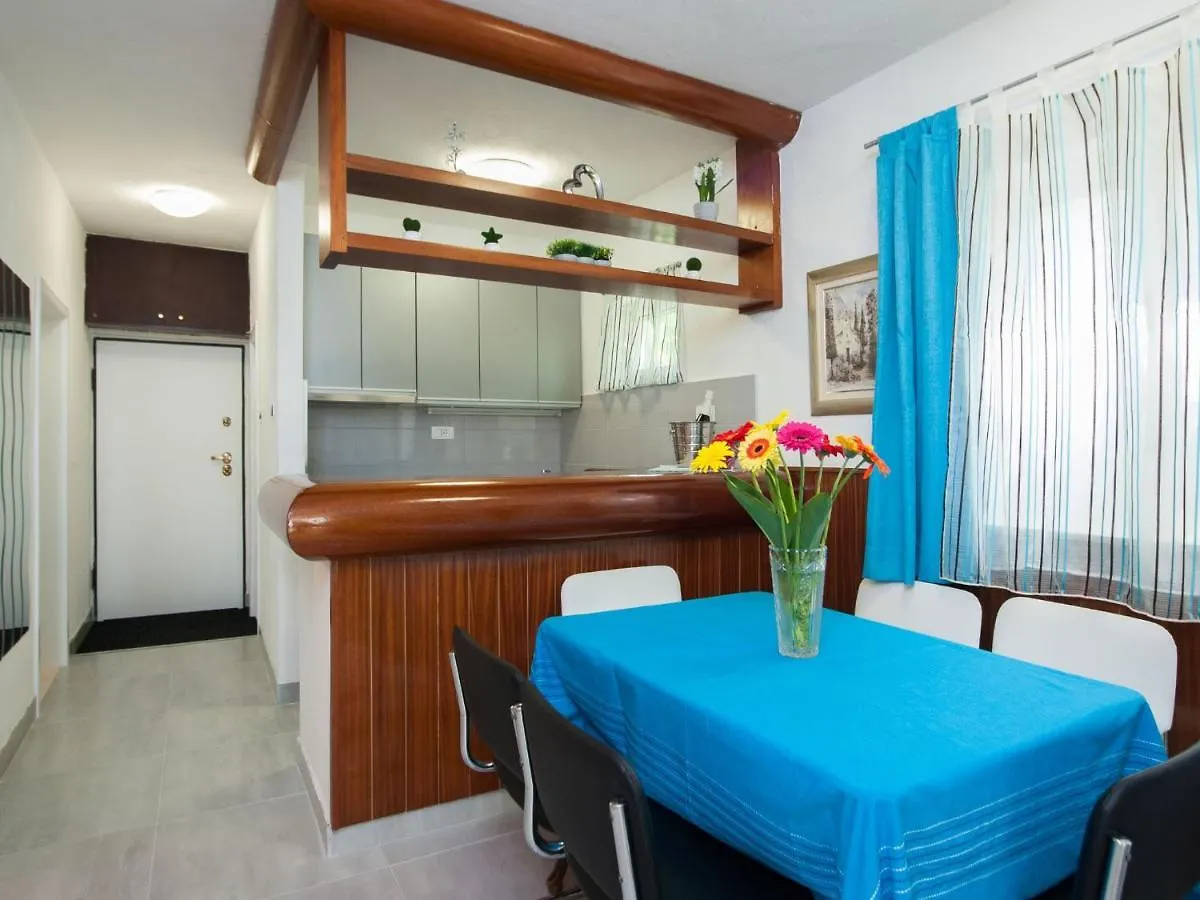 Picturesque Holiday Home In Okrug Gornji By The Beach Trogir
