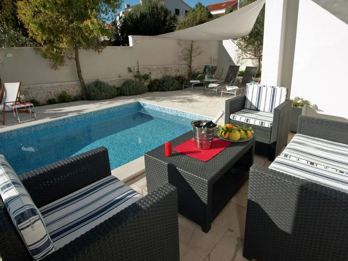 Picturesque Holiday Home In Okrug Gornji By The Beach Trogir