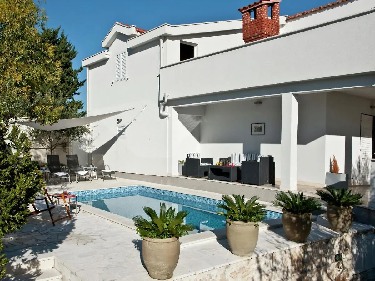 Picturesque Holiday Home In Okrug Gornji By The Beach Trogir