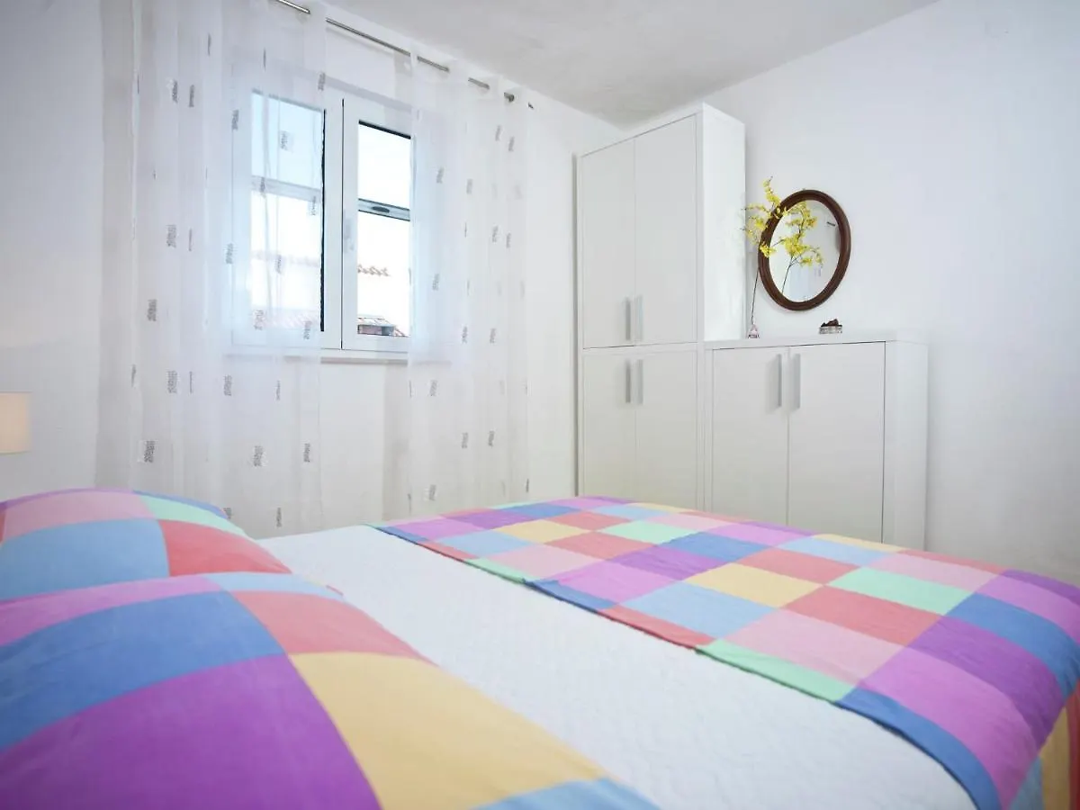 Picturesque Holiday Home In Okrug Gornji By The Beach Trogir 0*,