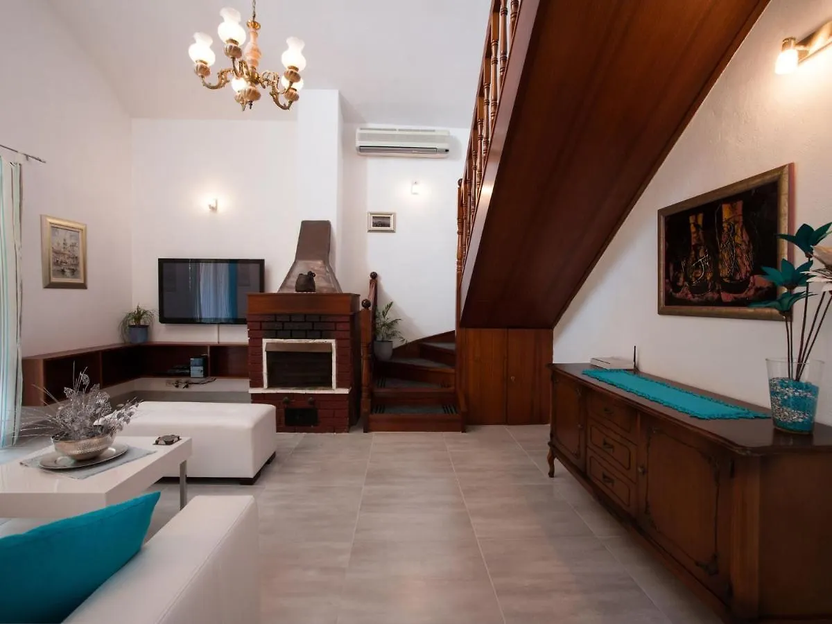 Picturesque Holiday Home In Okrug Gornji By The Beach Trogir Chorvatsko