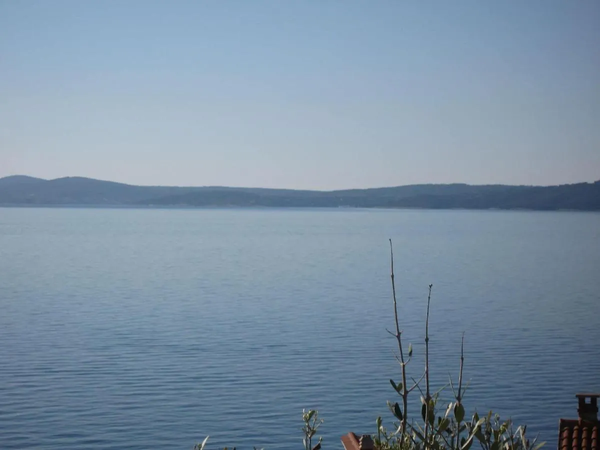 Picturesque Holiday Home In Okrug Gornji By The Beach Trogir