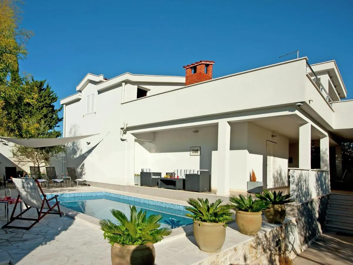 Picturesque Holiday Home In Okrug Gornji By The Beach Trogir