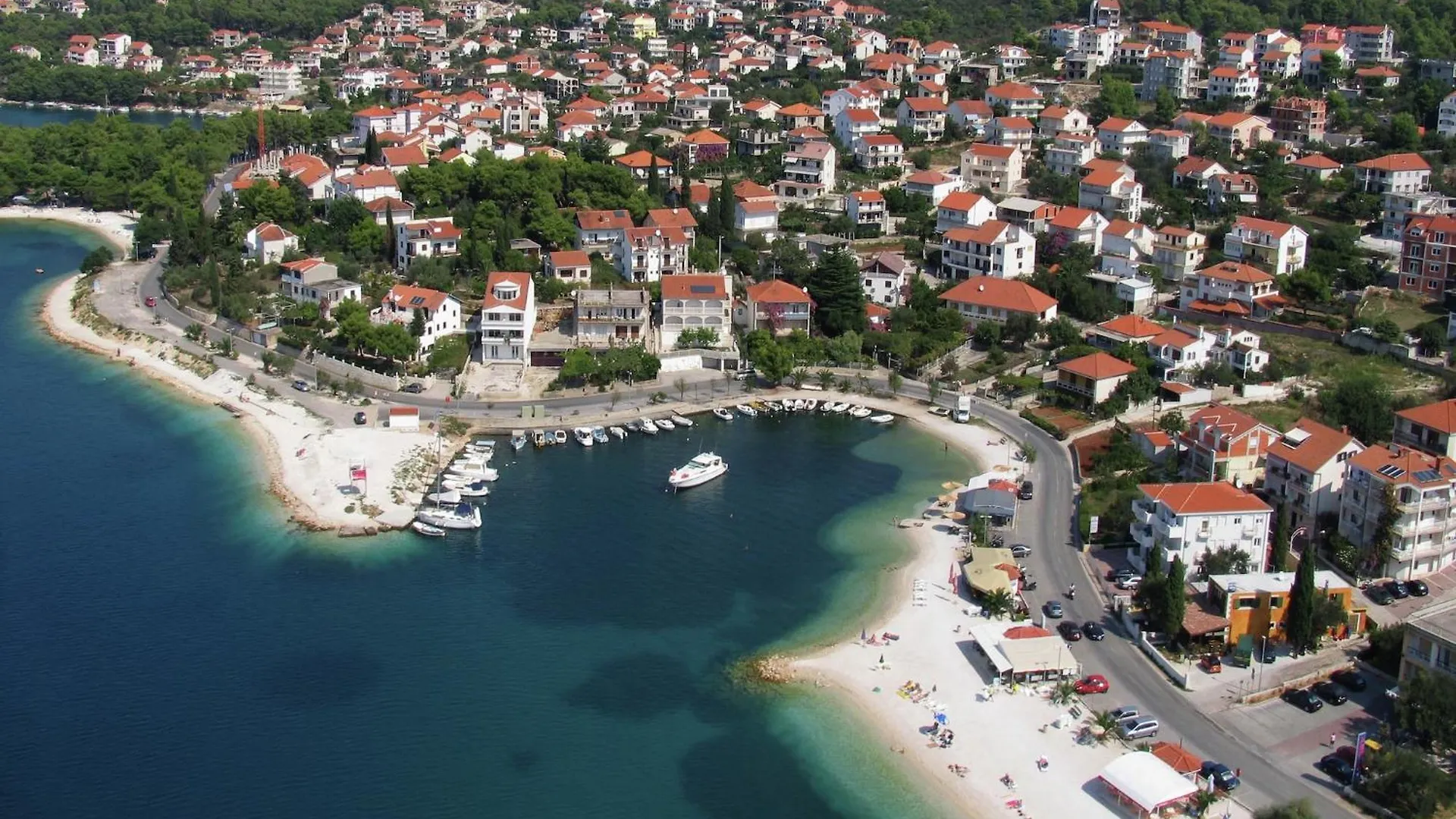 Picturesque Holiday Home In Okrug Gornji By The Beach Trogir Croácia