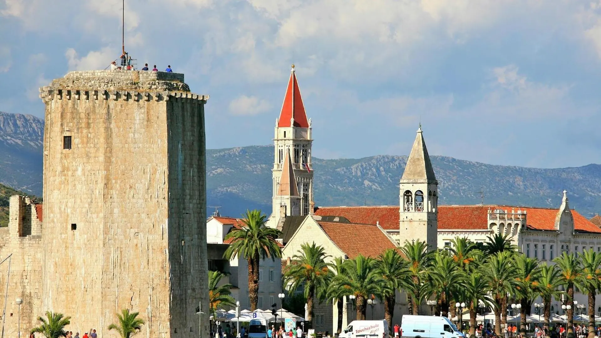 Picturesque Holiday Home In Okrug Gornji By The Beach Trogir
